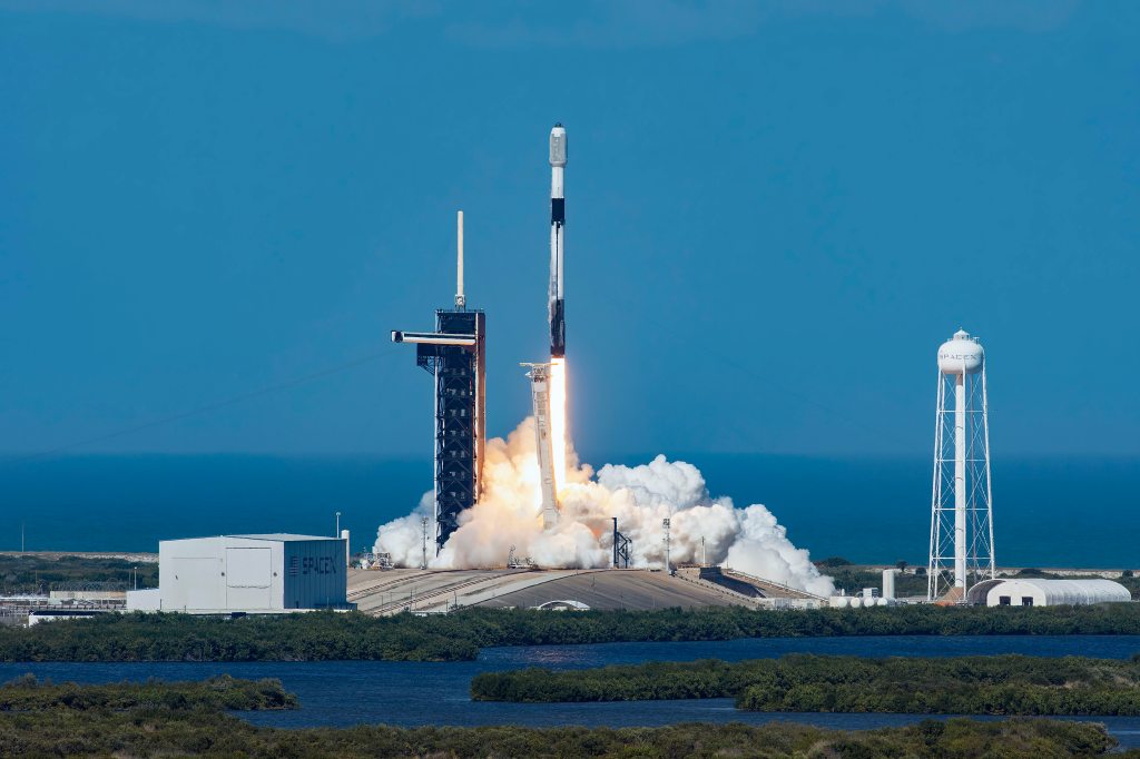 falcon 9 launch from kennedy space center